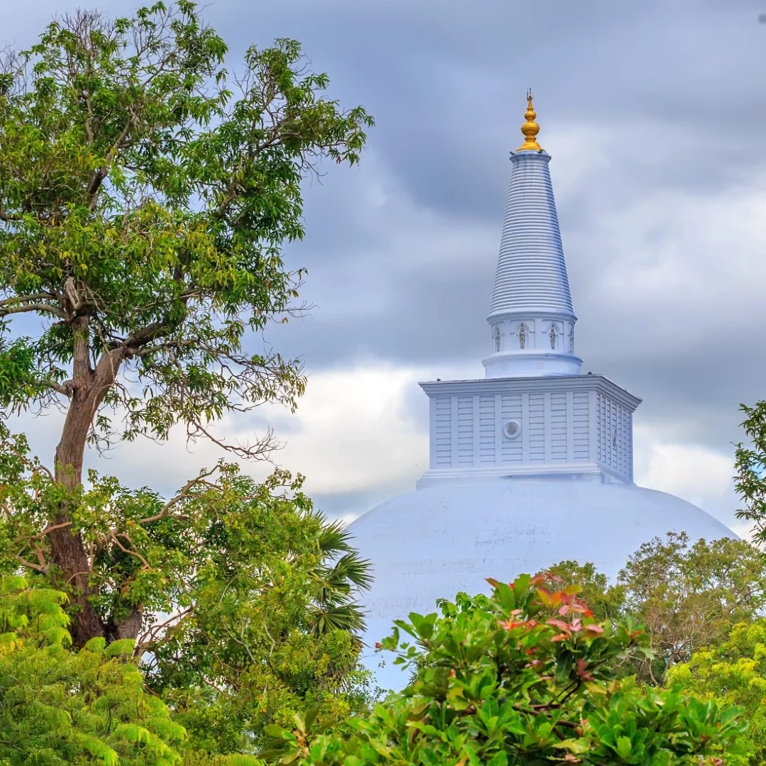 ruwanwelisaya-dagoba-in-anuradhapura-2024-10-13-09-11-27-utc